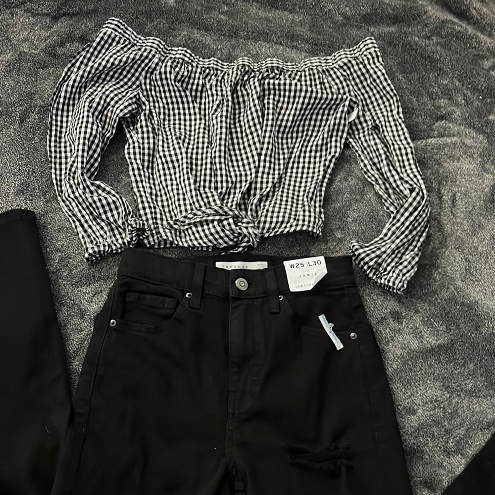 Ivy+ Main XS black and white crop top , tie at waist 3/4 sleeve.